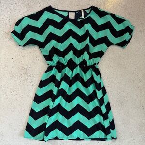 Milibon Chevron Stripe Dress Women's Medium Green Navy Short‎ Sleeve Casual